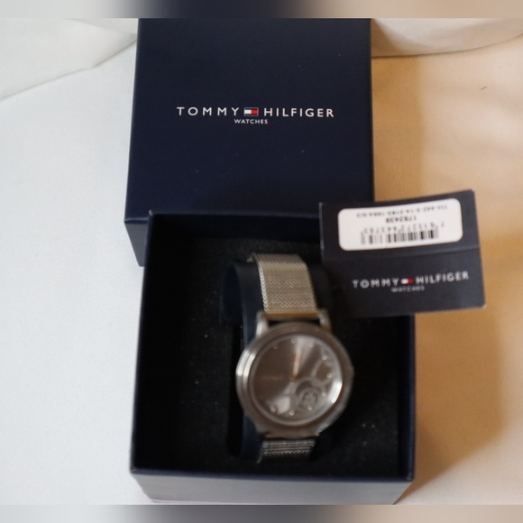 Tommy Hilfiger women's watch - Picture 3 of 5